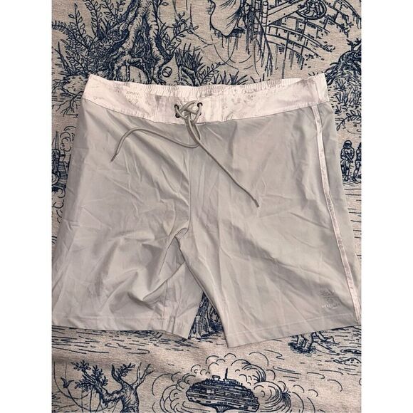 OCEAN + COAST REALTREE FISHING SHORTS SIZE LARGE Great Condition GREY AND WHITE - Picture 1 of 6